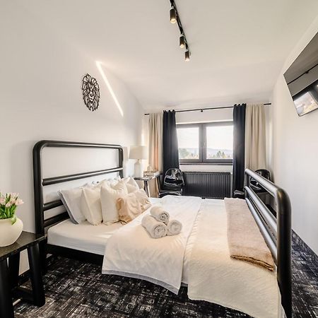 Golden Lion House Bed&Breakfast Rumia Esterno foto