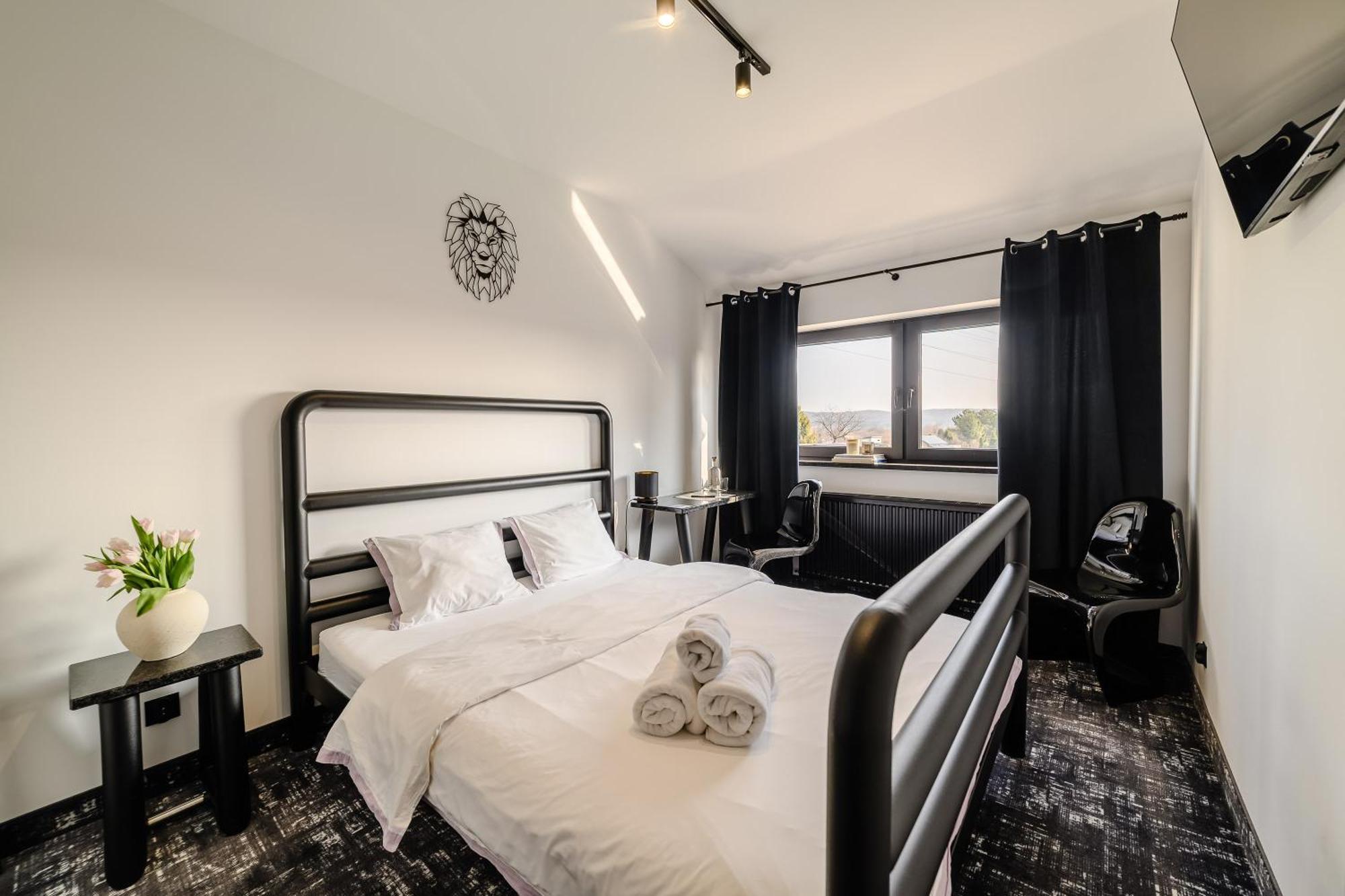 Golden Lion House Bed&Breakfast Rumia Esterno foto