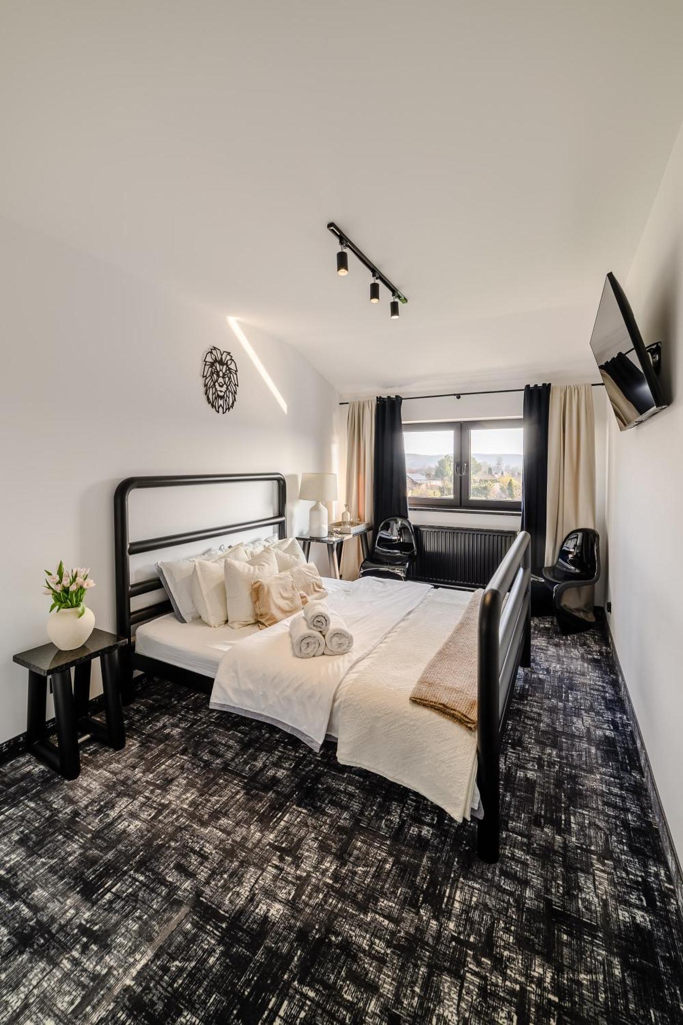 Golden Lion House Bed&Breakfast Rumia Esterno foto